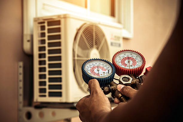 Professional Hvac technician working in Lake Dallas, TX